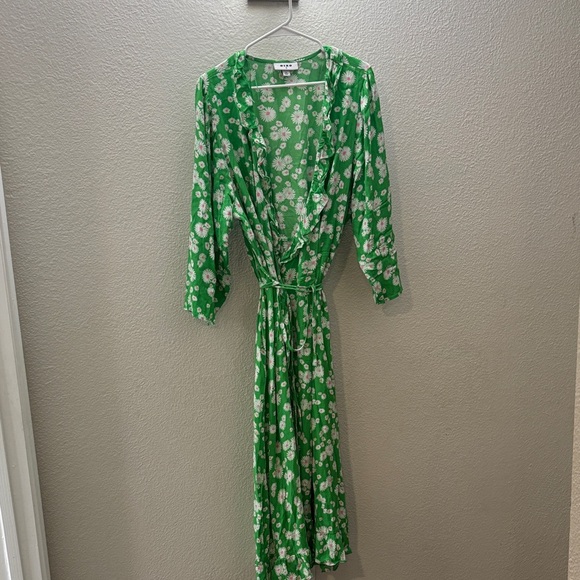 RIXO Dresses & Skirts - RIXO Green Floral Long Sleeve Dress